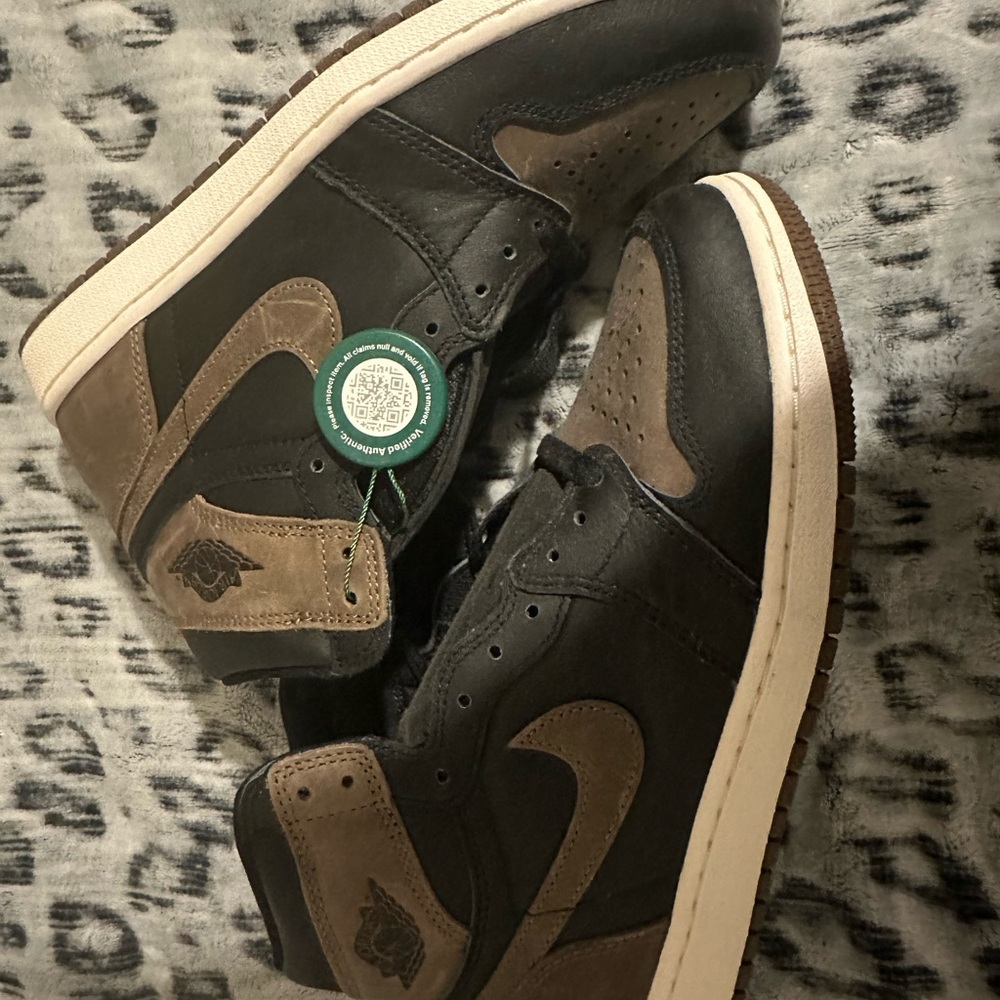 Jordan Men's Black and Brown High-Top Sneakers